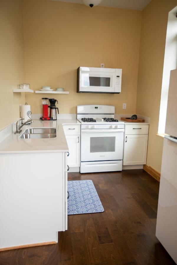 Goldfinch Suites Elkader エクステリア 写真