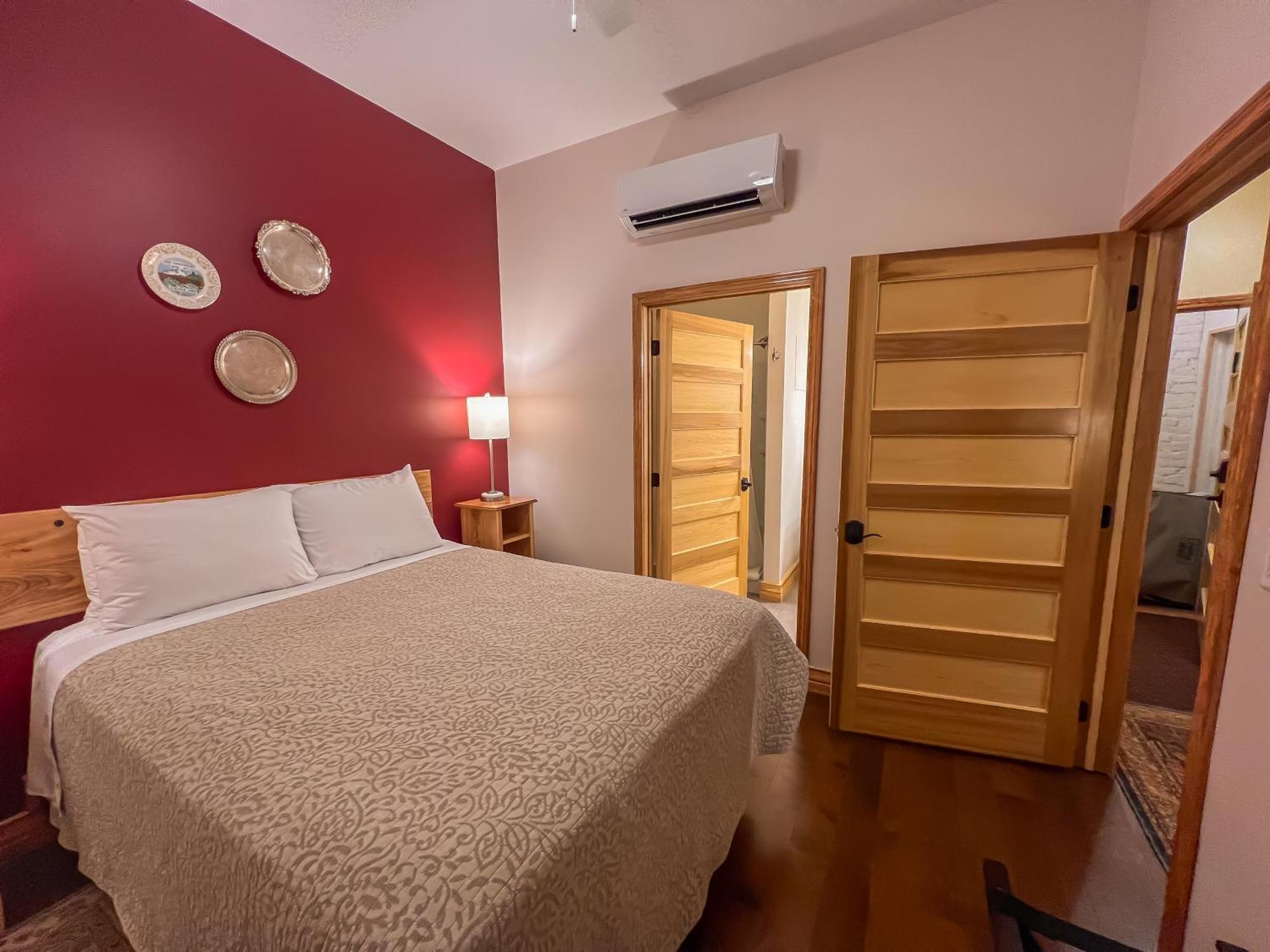 Goldfinch Suites Elkader エクステリア 写真
